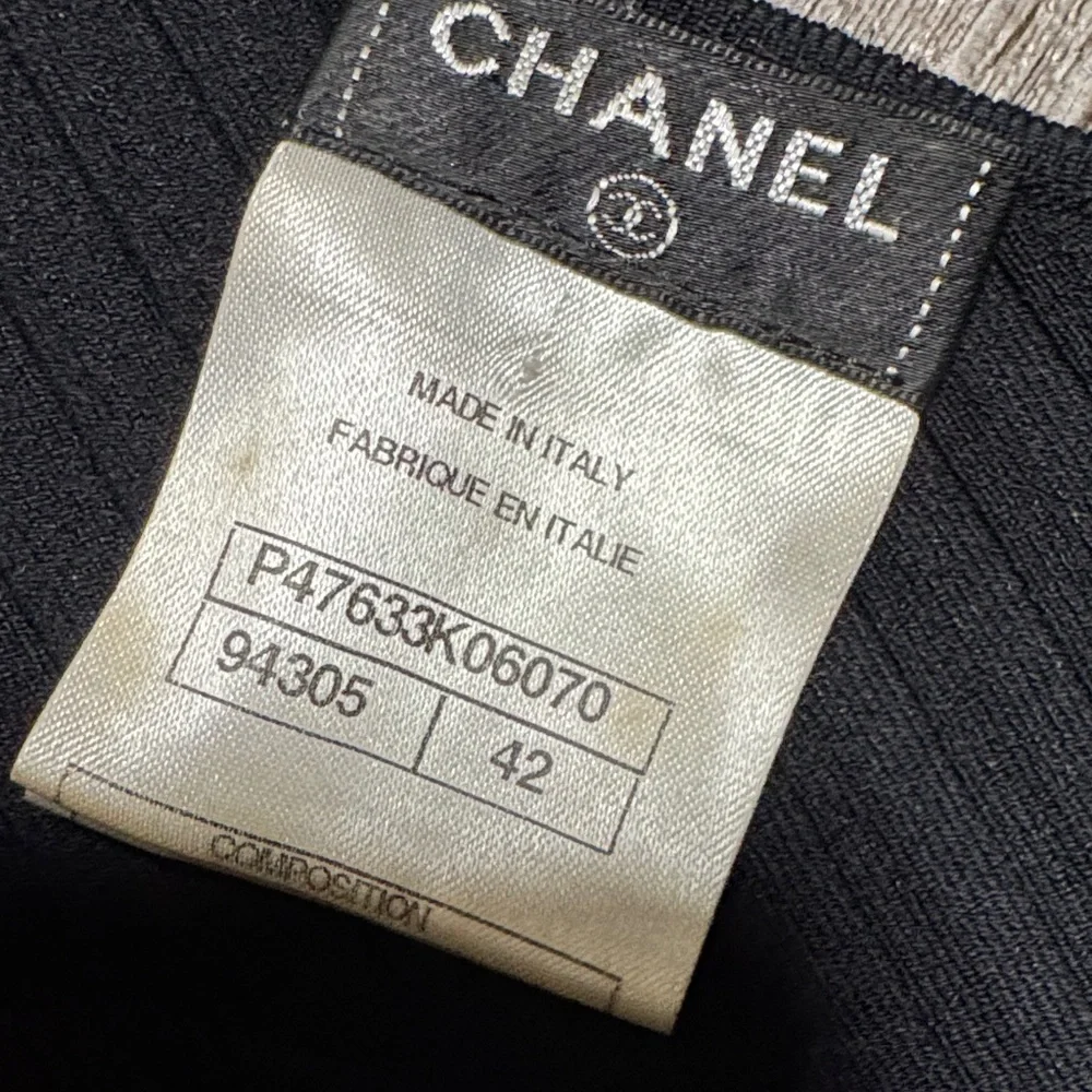 CHANEL Black Pleated Dress 👗 with Logo Button V neck - Picture 8 of 14